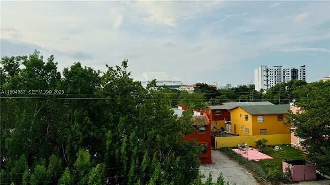 Building Photo - 1530 SW 2nd St