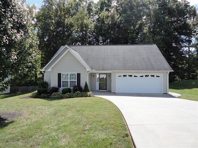Primary Photo - 120 Sweetgum Dr