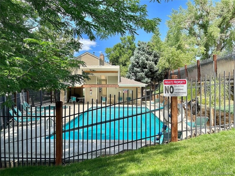 Building Photo - 1818 S Quebec Way