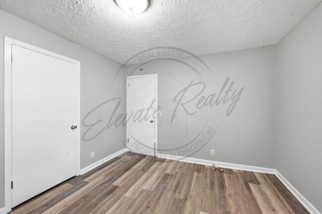 Building Photo - 722 Heritage Square Dr