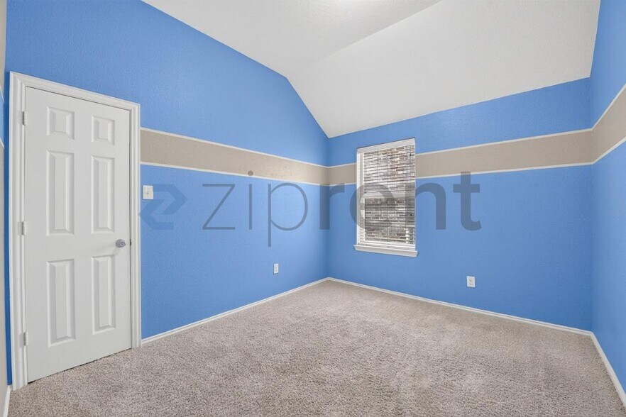 Building Photo - Unit