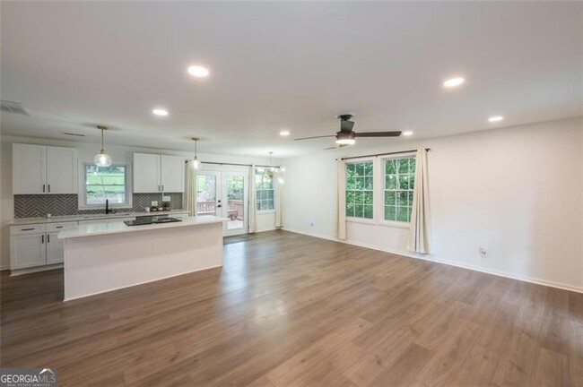 Building Photo - 83 Lucia Dr SE