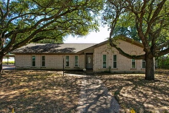 Building Photo - 1407 Skrivanek Ct