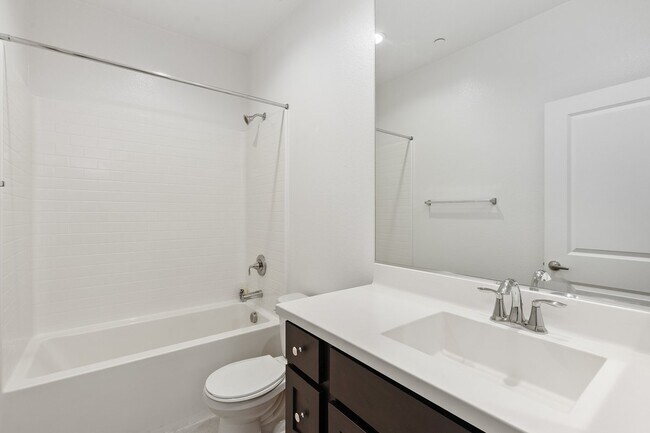 Building Photo - 2323-2349 Avenida Costa Este