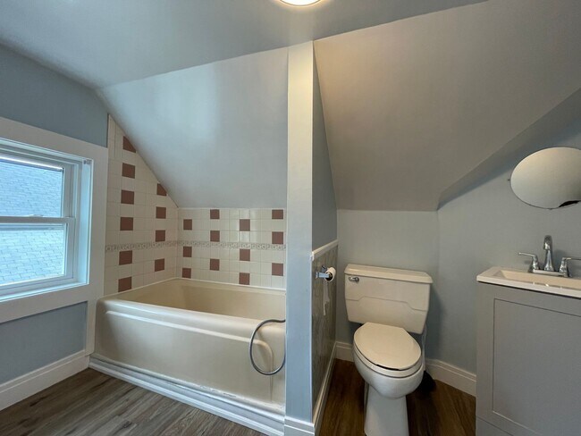 Building Photo - 139 W Hollis St