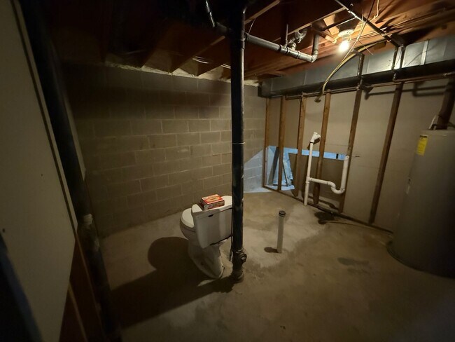 Building Photo - Welcome to this charming 3-bedroom, 2-bathroom home located in the heart of East Grand Forks, MN.