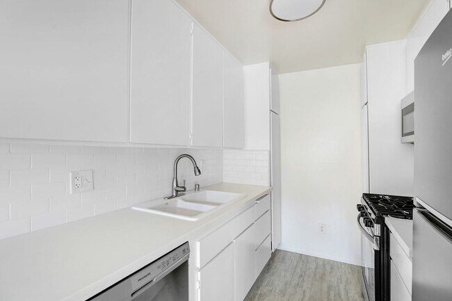 Interior Photo - 3415 McLaughlin Ave in Mar Vista!  Steps to toe Mar Vista Rec Center!