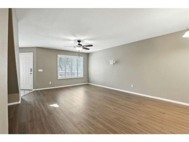 Building Photo - Chandler Townhouse with Double Ensuites