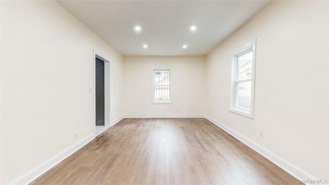 Building Photo - 71-32 Loubet St