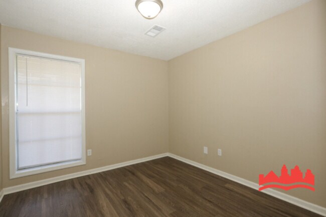 Building Photo - 493 Deerskin Dr
