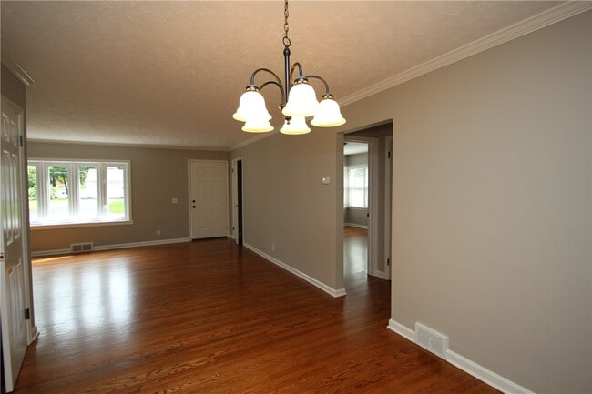 Building Photo - 5 Spruce Ln