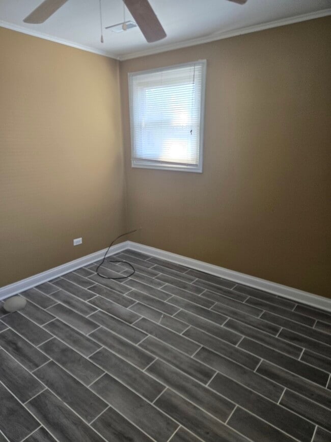 Building Photo - 253 Mantua St