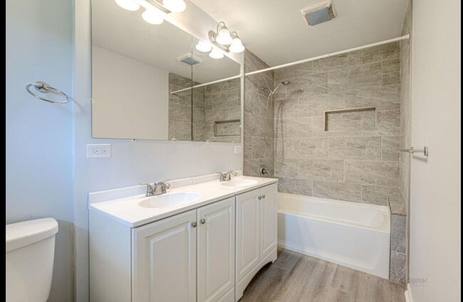 Master bathroom - 504 S Butterfield Rd.