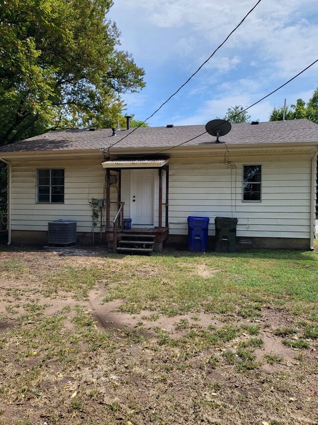 Building Photo - PRELEASING - June 2026 - (3) Bed/(2) Bath ...