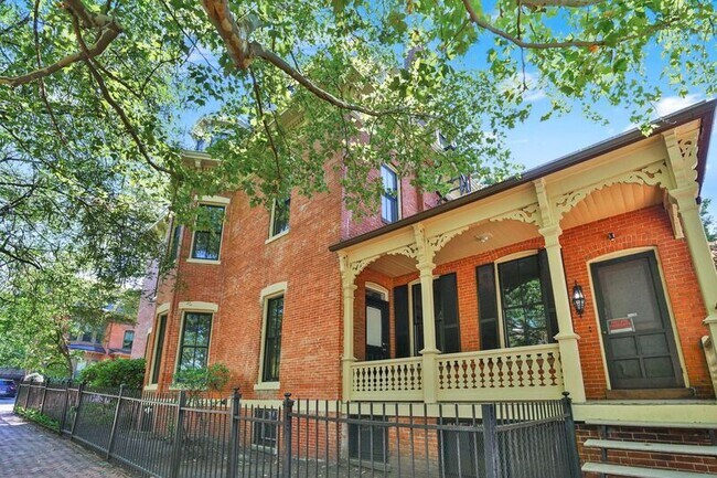 Building Photo - 52 Mattoon St