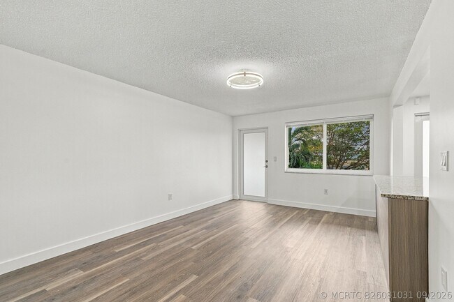 Building Photo - 175 NE 203rd Terrace