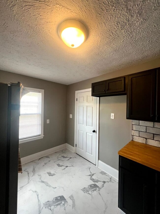 Building Photo - 124 Eastwood Ave