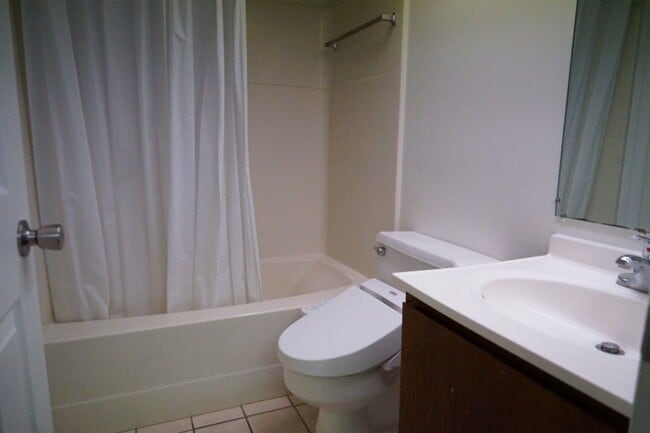 Building Photo - Immaculate 2 bedroom Loft Style Condo avai...