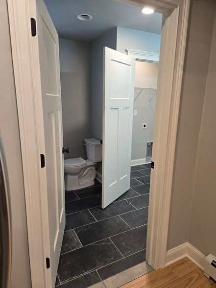 Main Bathroom - 602 Forest Ln