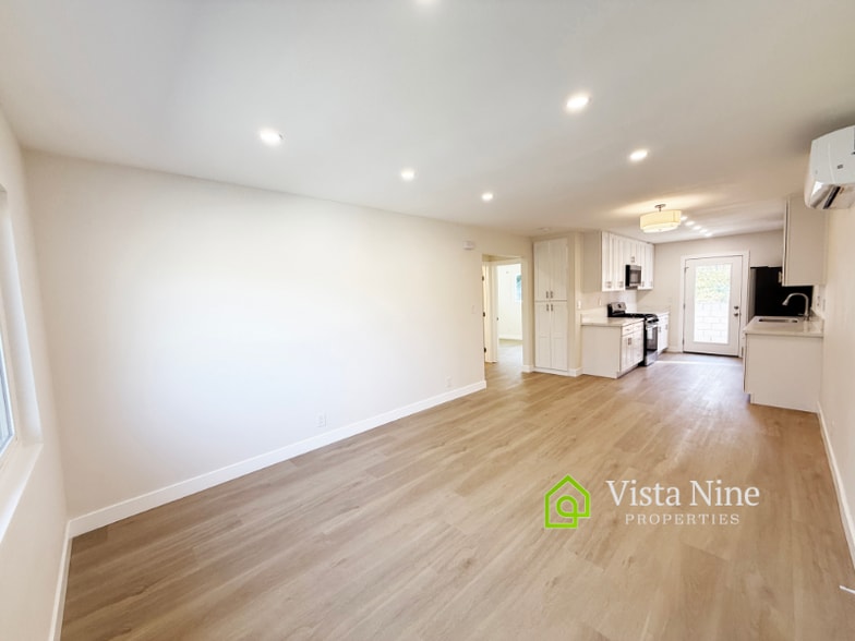 Building Photo - 665-669 Townsite Dr