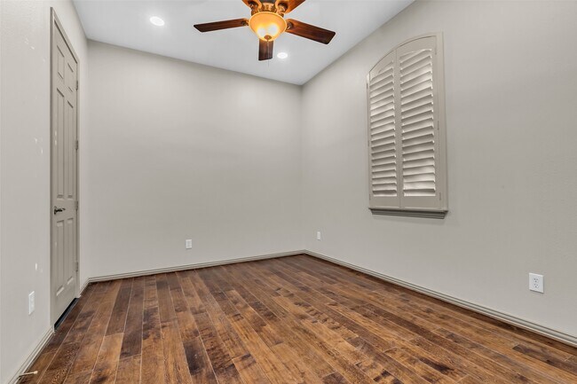 Building Photo - 19309 Whispering Grove E