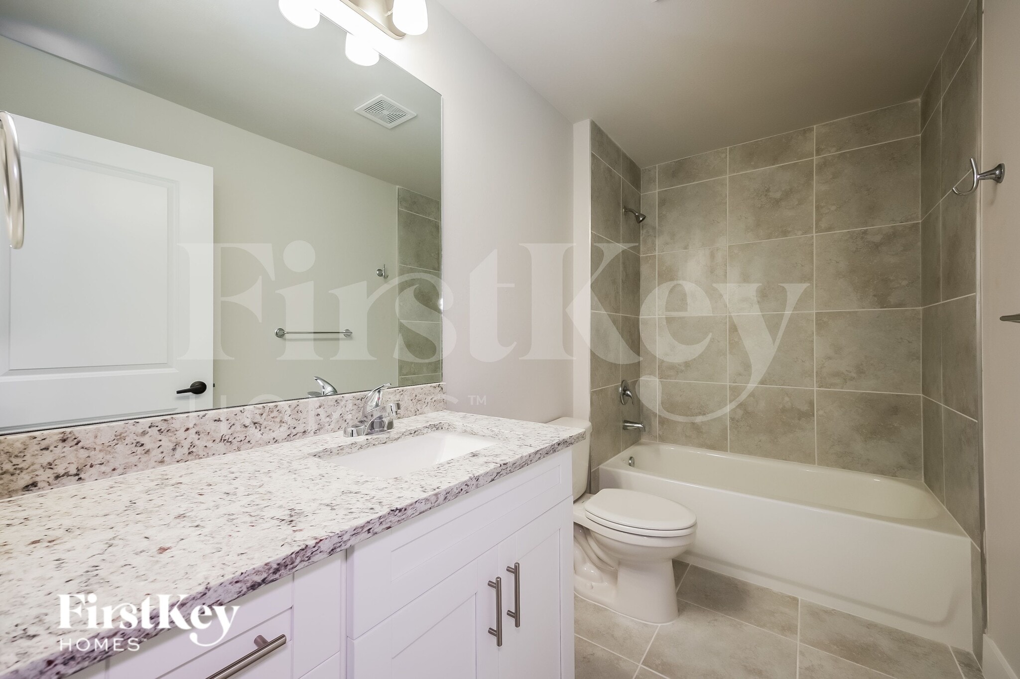 Building Photo - 915 Plumosa Ave