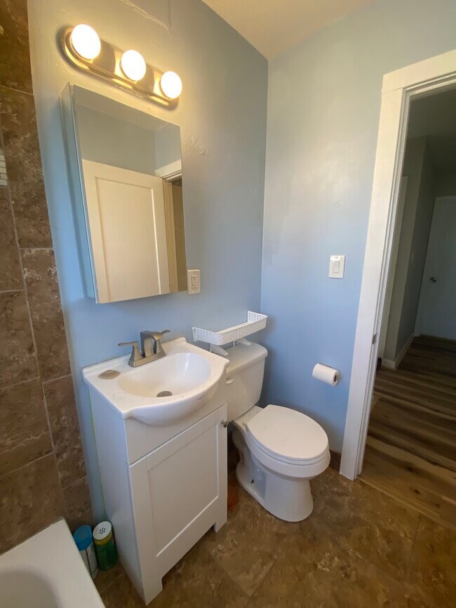Building Photo - 1486 W 700 S