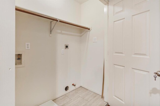 Building Photo - 76 S Piper Trace