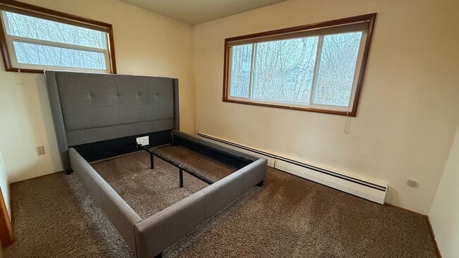 Building Photo - Spunky 3 Bedroom House in Westchester Lagoon! Available NOW!