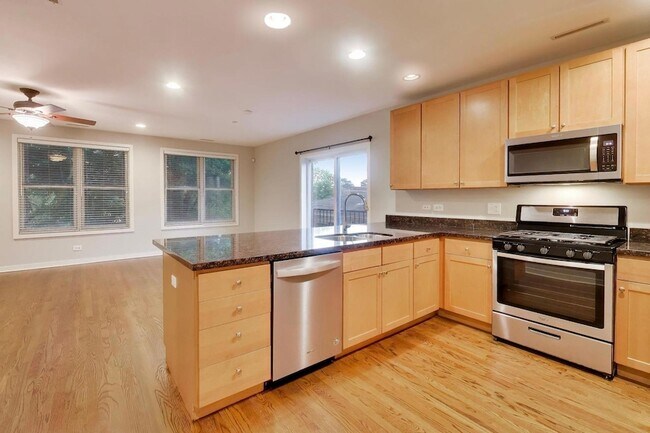 Building Photo - 421 S Ridgeland Ave
