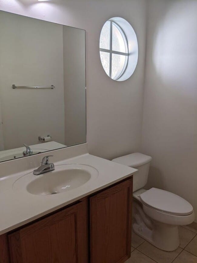 Building Photo - 2226 Oakmont Dr