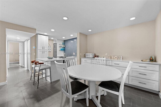 Building Photo - 812 Sky Pine Way