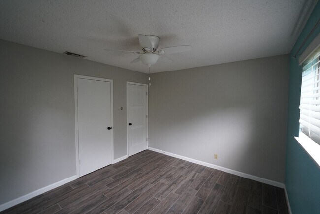 Building Photo - Updated home in established Schertz Neighb...