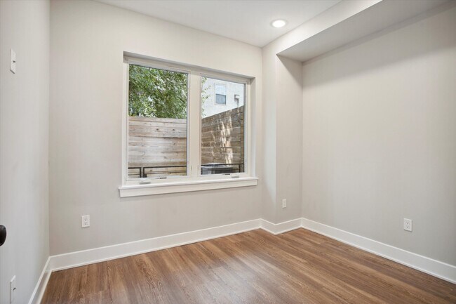 Building Photo - 1618 N Sydenham St