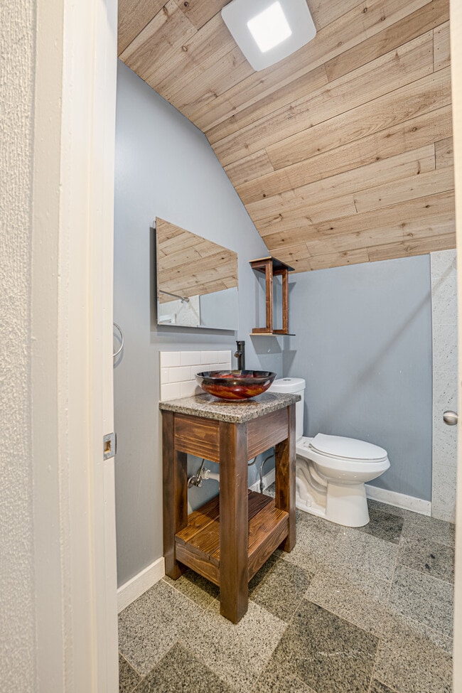 Building Photo - 264 N Jackson St