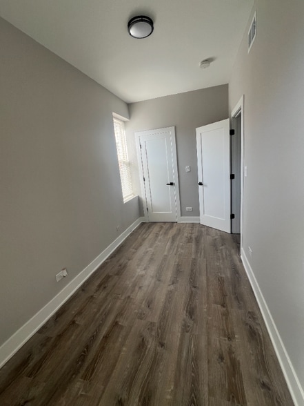 Building Photo - 931 W 34th Pl