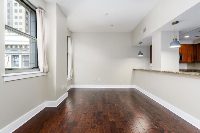 Building Photo - 314 N Broadway