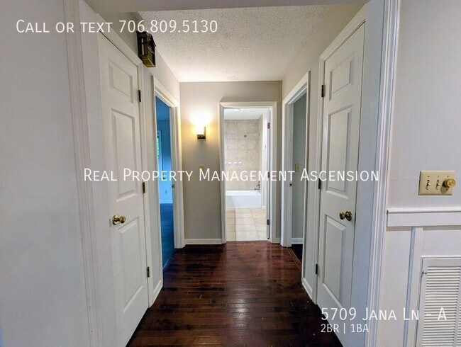 Building Photo - 5709 Jana Ln