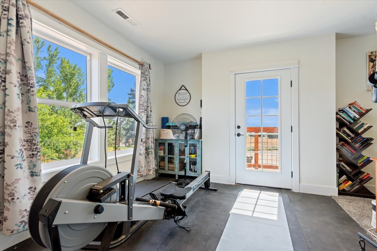 Building Photo - 15916 Hill Top Cir