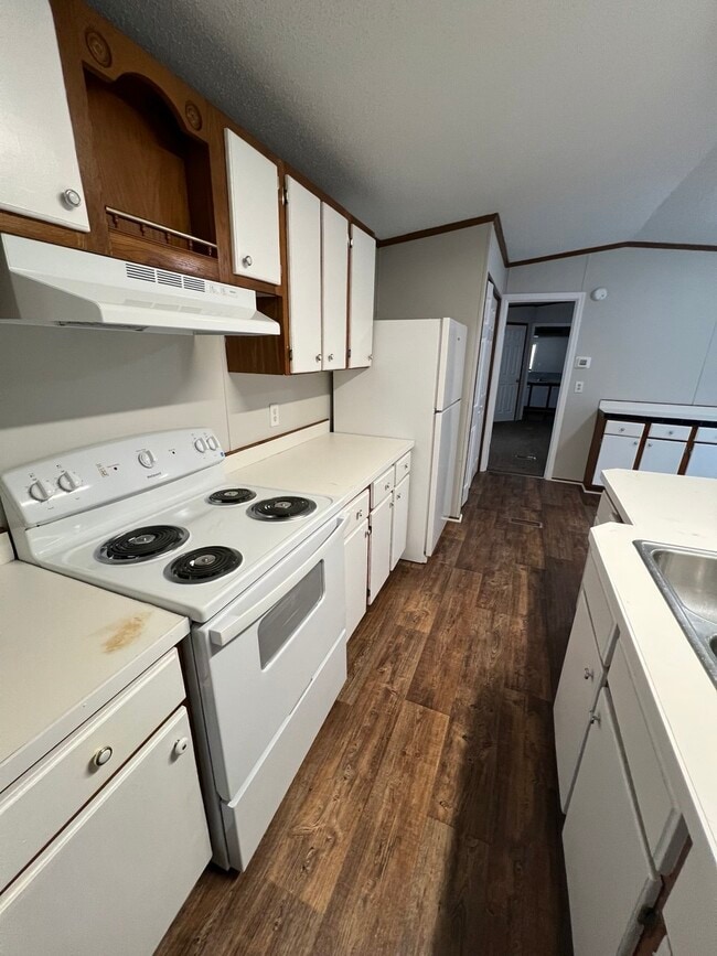 Building Photo - 691 Julia St