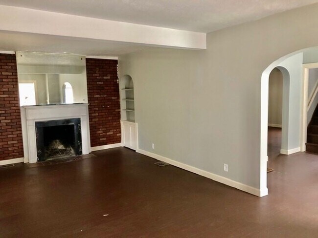 Building Photo - Nice 3 bedroom one bath in the southend