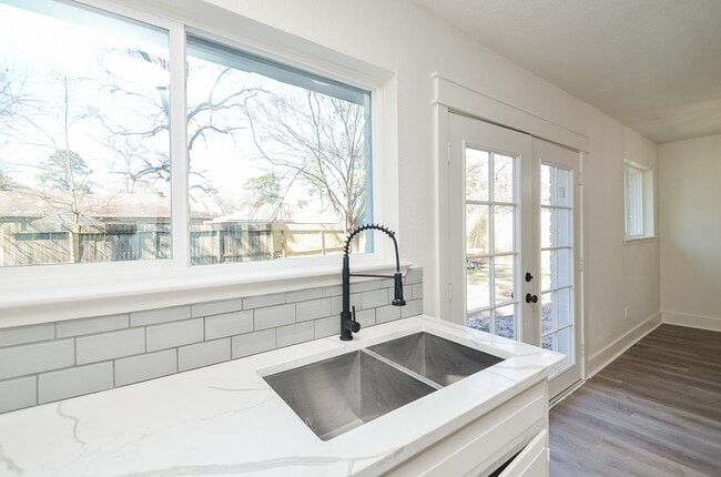 Building Photo - 4434 McCleester Dr