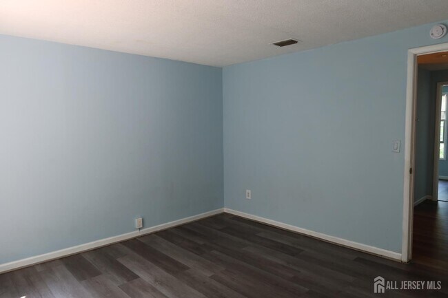 Building Photo - 63 Cottonwood Ct