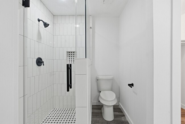 Building Photo - 2906 Colonial Dr