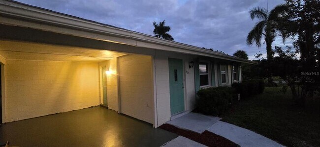 Building Photo - 401 Skylark Ln NW