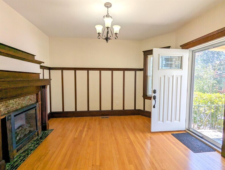 Building Photo - 108 W Quincy St