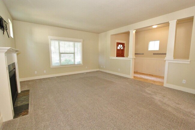 Building Photo - Immaculate Home w/Open Floor-Plan Nestled on the Boise Bench