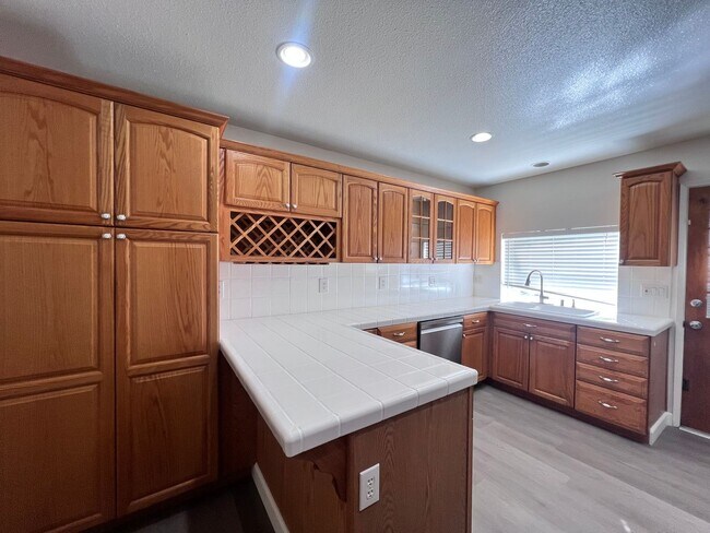 Building Photo - EBS T 37565