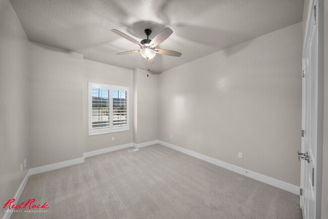 Building Photo - Beautiful and Modern 5 Bedroom Home in Cedar City!