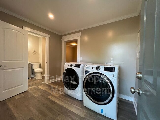 Building Photo - 919 Washington St